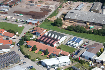 Zone commerciale Im Schwarzenbusch à le quartier Pfaffenrot in Marxzell dans le département Bade-Wurtemberg, Allemagne depuis l'avion