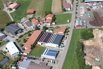 Zone commerciale Im Schwarzenbusch à le quartier Pfaffenrot in Marxzell dans le département Bade-Wurtemberg, Allemagne d'un drone