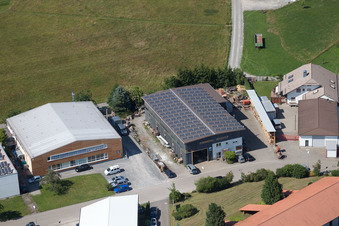Vue oblique de Zone commerciale Im Schwarzenbusch à le quartier Pfaffenrot in Marxzell dans le département Bade-Wurtemberg, Allemagne