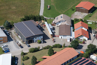 Zone commerciale Im Schwarzenbusch à le quartier Pfaffenrot in Marxzell dans le département Bade-Wurtemberg, Allemagne d'en haut