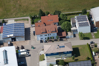Zone commerciale Im Schwarzenbusch à le quartier Pfaffenrot in Marxzell dans le département Bade-Wurtemberg, Allemagne hors des airs