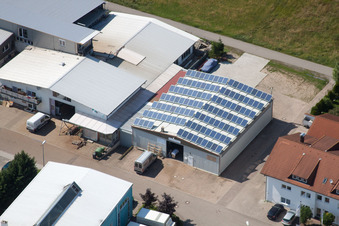 Vue d'oiseau de Zone commerciale Im Schwarzenbusch à le quartier Pfaffenrot in Marxzell dans le département Bade-Wurtemberg, Allemagne