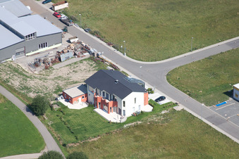 Zone commerciale Im Schwarzenbusch à le quartier Pfaffenrot in Marxzell dans le département Bade-Wurtemberg, Allemagne d'un drone