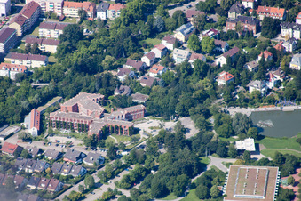 Vue aérienne de Centre pour personnes âgées Caritas à Horbachpark à Ettlingen dans le département Bade-Wurtemberg, Allemagne