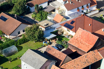 Brehmstr à le quartier Minderslachen in Kandel dans le département Rhénanie-Palatinat, Allemagne d'en haut