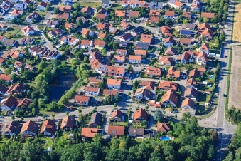 Aux carrières d'argile à Rheinzabern dans le département Rhénanie-Palatinat, Allemagne vue d'en haut