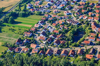 Aux carrières d'argile à Rheinzabern dans le département Rhénanie-Palatinat, Allemagne depuis l'avion