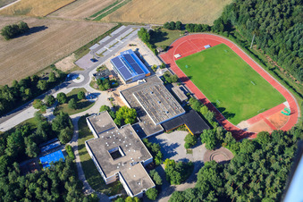 Vue aérienne de École IGS Rheinzabern de Römerbad et salle de sport de Römerbad à Rheinzabern dans le département Rhénanie-Palatinat, Allemagne