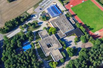 Vue aérienne de École IGS Rheinzabern de Römerbad et salle de sport de Römerbad à Rheinzabern dans le département Rhénanie-Palatinat, Allemagne