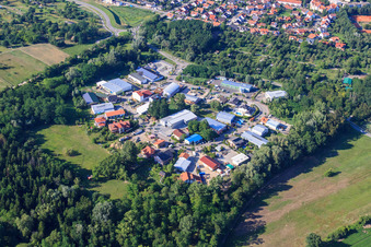 Vue d'oiseau de Zone commerciale de Mittelwegring à Jockgrim dans le département Rhénanie-Palatinat, Allemagne