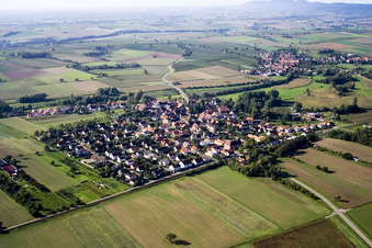 Vue oblique de Vue sur le village à Barbelroth dans le département Rhénanie-Palatinat, Allemagne