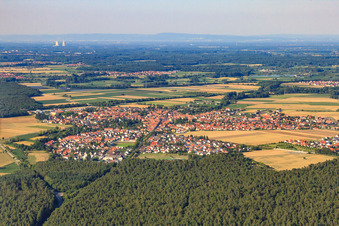 Vue aérienne de Panorama de la ville depuis le sud à Rheinzabern dans le département Rhénanie-Palatinat, Allemagne