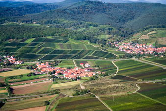 Vue aérienne de De l'est à le quartier Oberhofen in Pleisweiler-Oberhofen dans le département Rhénanie-Palatinat, Allemagne