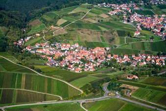 Vue aérienne de Du sud-est à le quartier Gleishorbach in Gleiszellen-Gleishorbach dans le département Rhénanie-Palatinat, Allemagne