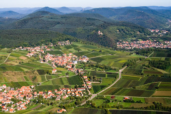 Vue aérienne de Gleishorbach, Gleiszellen, Klingenmünster, Château de Landeck à le quartier Gleiszellen in Gleiszellen-Gleishorbach dans le département Rhénanie-Palatinat, Allemagne