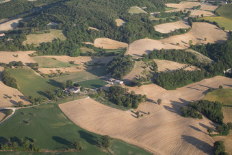 Vue d'oiseau de San Martino dei Muri dans le département Les Marches, Italie