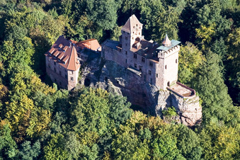 Vue aérienne de Complexe du château de Berwartstein à Erlenbach bei Dahn dans le département Rhénanie-Palatinat, Allemagne