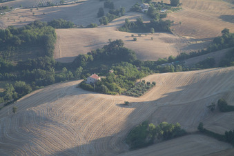 Isola di Fano dans le département Les Marches, Italie vue du ciel