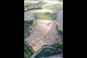 Isola di Fano dans le département Les Marches, Italie du point de vue du drone