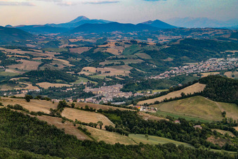 Vue d'oiseau de Cartoceto dans le département Les Marches, Italie