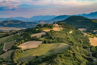 Isola di Fano dans le département Les Marches, Italie hors des airs