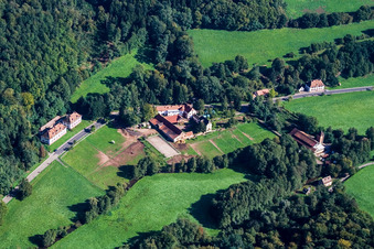 Vue aérienne de St. Germanshof à le quartier Sankt Germanshof in Bobenthal dans le département Rhénanie-Palatinat, Allemagne