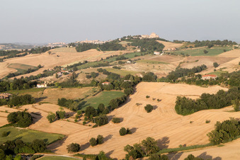 Vue aérienne de Sant'Ippolito dans le département Les Marches, Italie