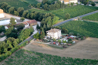 Vue oblique de Santa Maria della Valle dans le département Les Marches, Italie