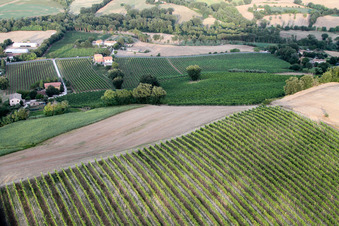 Santa Maria della Valle dans le département Les Marches, Italie hors des airs