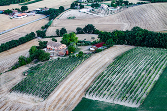Enregistrement par drone de San Martino dei Muri dans le département Les Marches, Italie