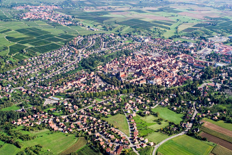Vue aérienne de Du sud-ouest à Wissembourg dans le département Bas Rhin, France