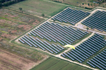 Vue aérienne de Borghetto dans le département Ombrie, Italie