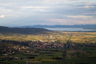 Vue aérienne de Cegliolo dans le département Toscane, Italie