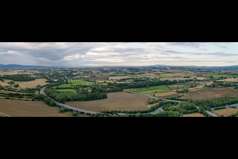 Vue aérienne de Panorama à Sant’Anastasio dans le département Toscane, Italie