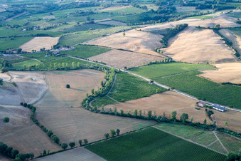 Vue aérienne de Montefollonico dans le département Toscane, Italie
