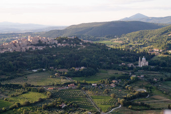 Photographie aérienne de Montepulciano dans le département Siena, Italie