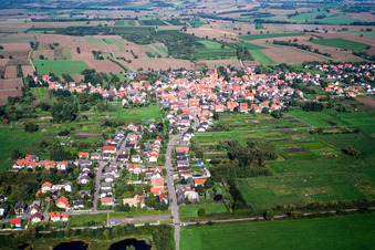 Vue aérienne de Champs agricoles et terres agricoles à Kapsweyer dans le département Rhénanie-Palatinat, Allemagne