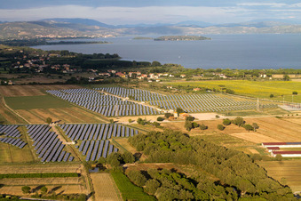 Vue oblique de Borghetto dans le département Ombrie, Italie