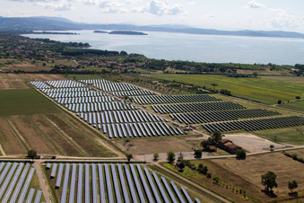 Borghetto dans le département Ombrie, Italie hors des airs