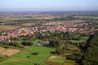 Vue aérienne de Du sud-ouest à le quartier Schaidt in Wörth am Rhein dans le département Rhénanie-Palatinat, Allemagne