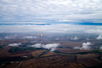 Vue aérienne de San Giovanni d'Asso dans le département Toscane, Italie