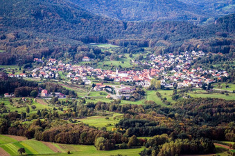 Vue aérienne de De l'est à le quartier Gossersweiler in Gossersweiler-Stein dans le département Rhénanie-Palatinat, Allemagne