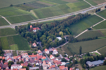 Vue aérienne de Chapelle à le quartier Wollmesheim in Landau in der Pfalz dans le département Rhénanie-Palatinat, Allemagne