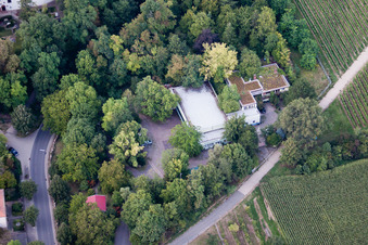 Vue aérienne de Locaux de l'entreprise SEKA Schutzbelüftung GmbH avec halls, bâtiments d'entreprise et installations de production à le quartier Wollmesheim in Landau in der Pfalz dans le département Rhénanie-Palatinat, Allemagne