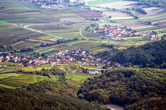 Vue aérienne de Du nord-ouest à le quartier Gleishorbach in Gleiszellen-Gleishorbach dans le département Rhénanie-Palatinat, Allemagne