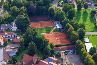 Vue aérienne de Court de tennis à le quartier Mörzheim in Landau in der Pfalz dans le département Rhénanie-Palatinat, Allemagne