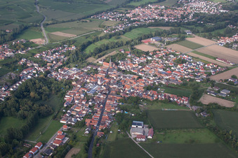 Quartier Ingenheim in Billigheim-Ingenheim dans le département Rhénanie-Palatinat, Allemagne d'un drone