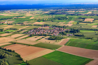 Vue aérienne de Vue du village depuis le nord-ouest à Barbelroth dans le département Rhénanie-Palatinat, Allemagne