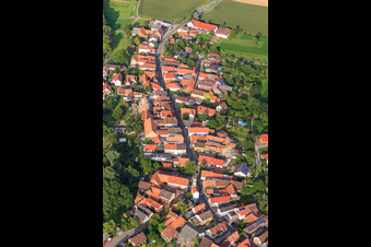 Vue aérienne de Upper Main Street depuis l'ouest à Oberhausen dans le département Rhénanie-Palatinat, Allemagne