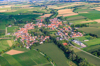 Vue aérienne de Vue du village depuis le nord-ouest à Dierbach dans le département Rhénanie-Palatinat, Allemagne